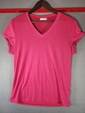 Luckymore Brand Bright Pink V-Neck Short Sleeve Tee